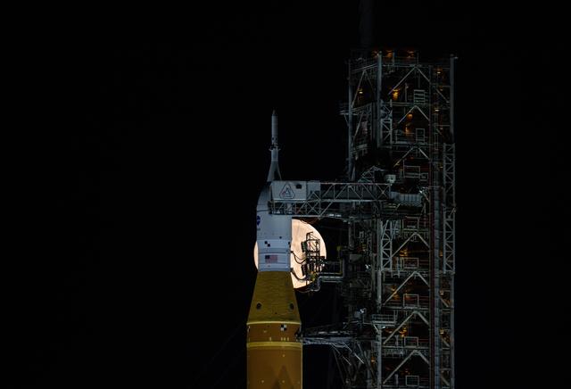 artemis II at the pad full snow moon 02012026 6~small