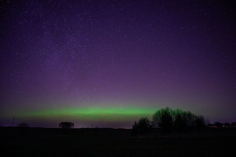 aurores boreales dans le ciel